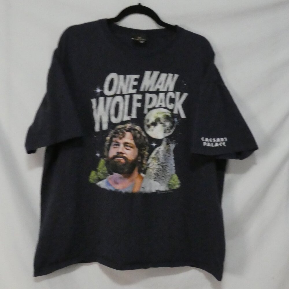 CAESERS size 2XL Dark Navy Blue One Man Wolf Pack Caesar's Palace Graphic Tee